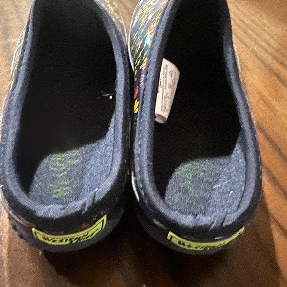 Western Chief Ladies Garden Clog Navy with Hummingbirds Size 7 - Picture 8 of 9